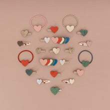 Afbeelding in Gallery-weergave laden, Retro Rainbow Layered Heart Clips • Mimi &amp; Lula (2 stuks)
